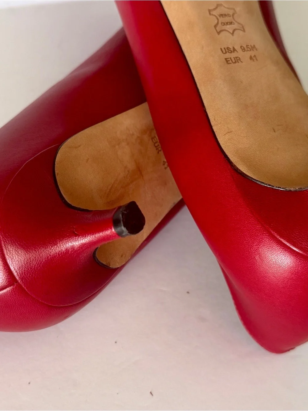 Via Spiga Red Pointed-Toe Leather Kitten heel Pumps. 9.5